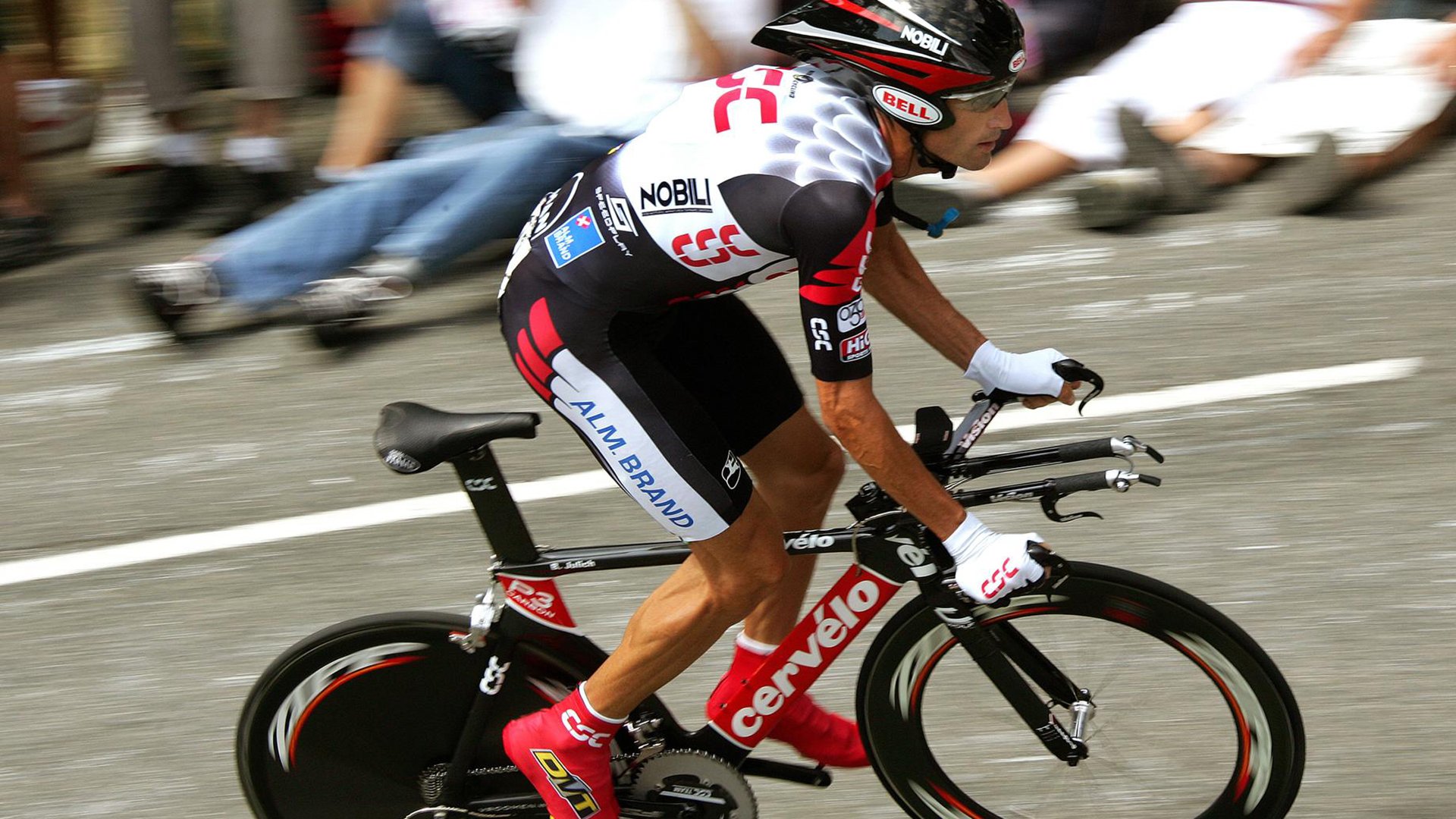 国家队全新战术体系亮相以速度和压迫为主要核心，国家队02のエロ